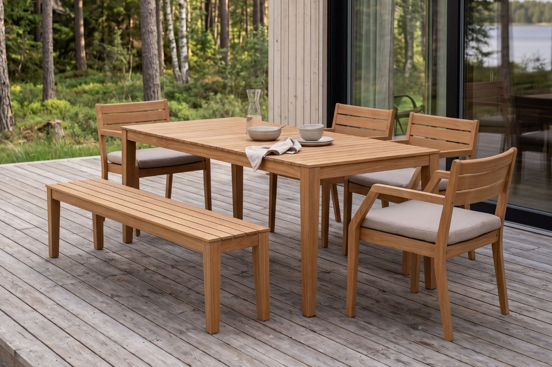 Matgrupp i teak – så väljer du rätt bord, storlek och stolar för uteplatsen Stockamöllan Möbelsnickeri AB