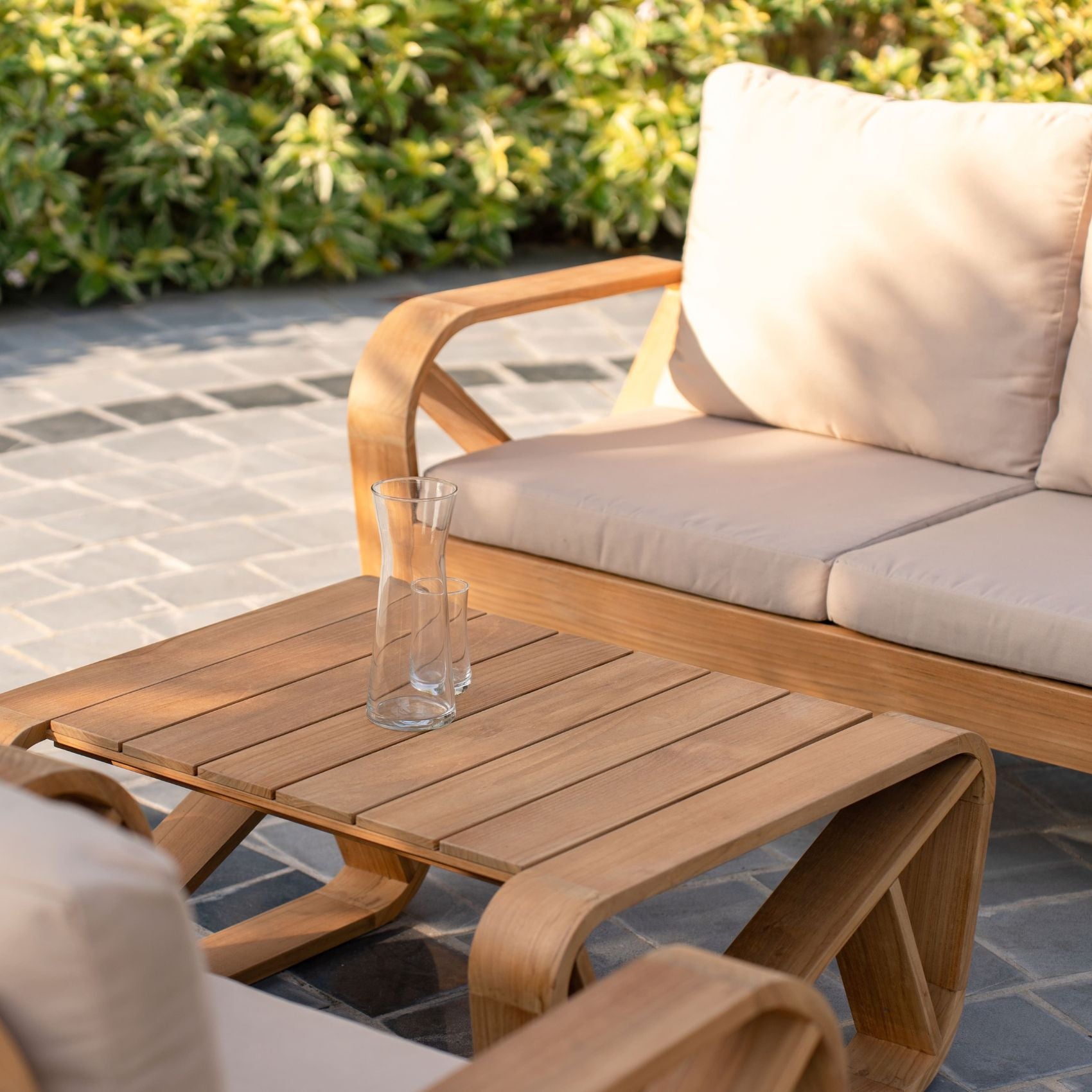 Bålamöllan – Loungegrupp i Teak A/B-grade med dynor Stockamöllan
