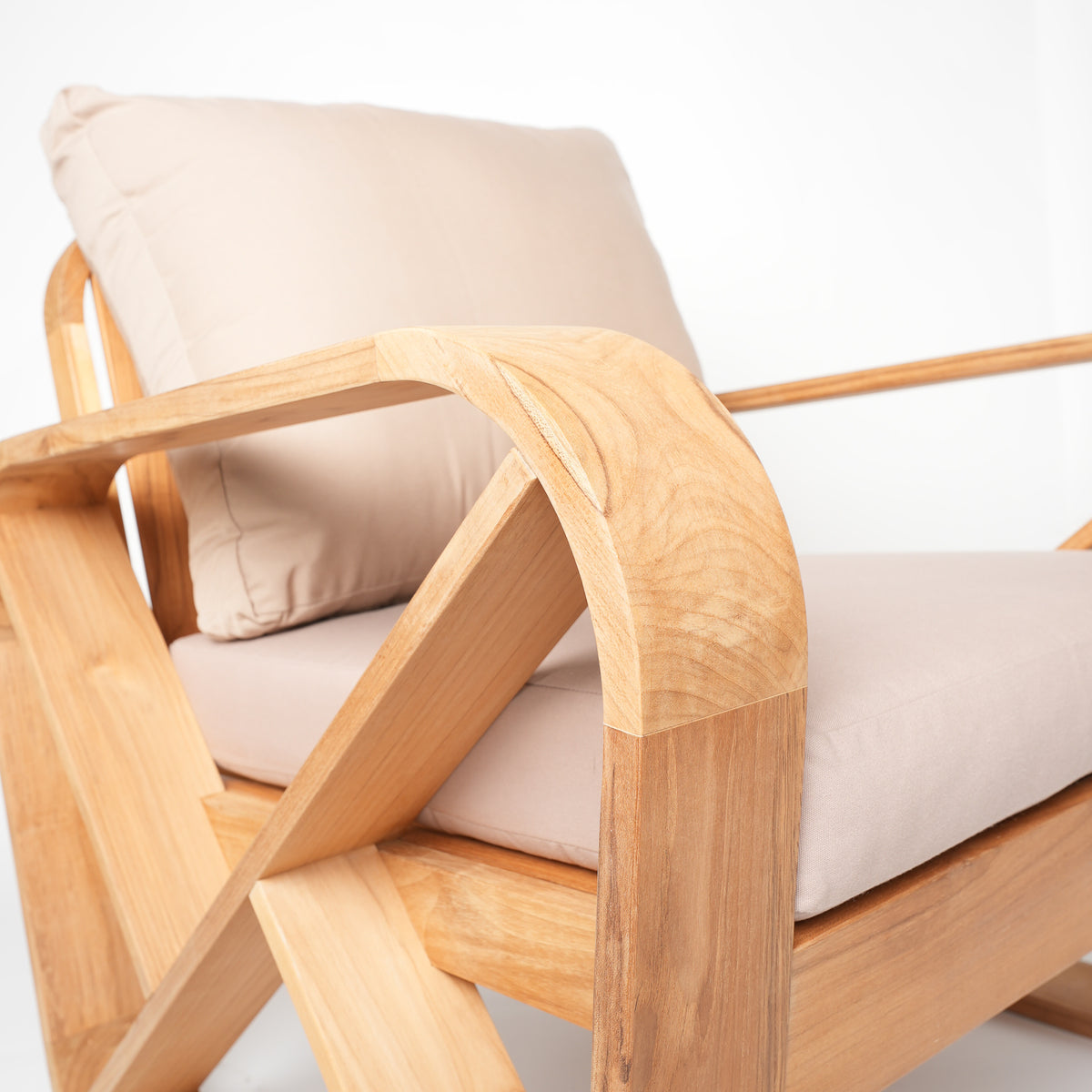 Bålamöllan – Loungestol i teak med dynor