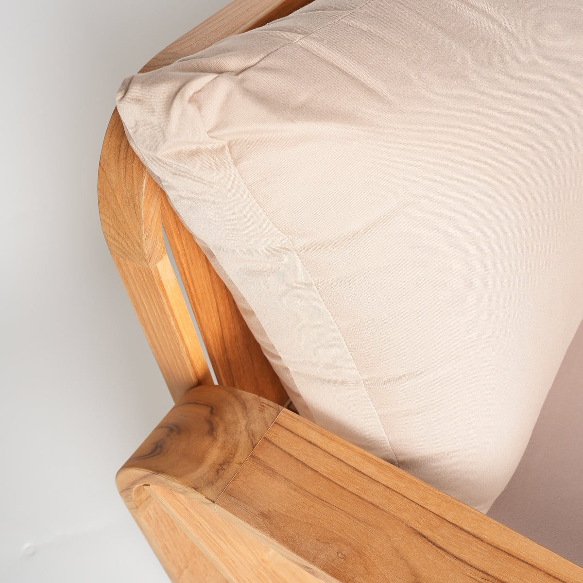 Bålamöllan – Loungestol i teak med dynor