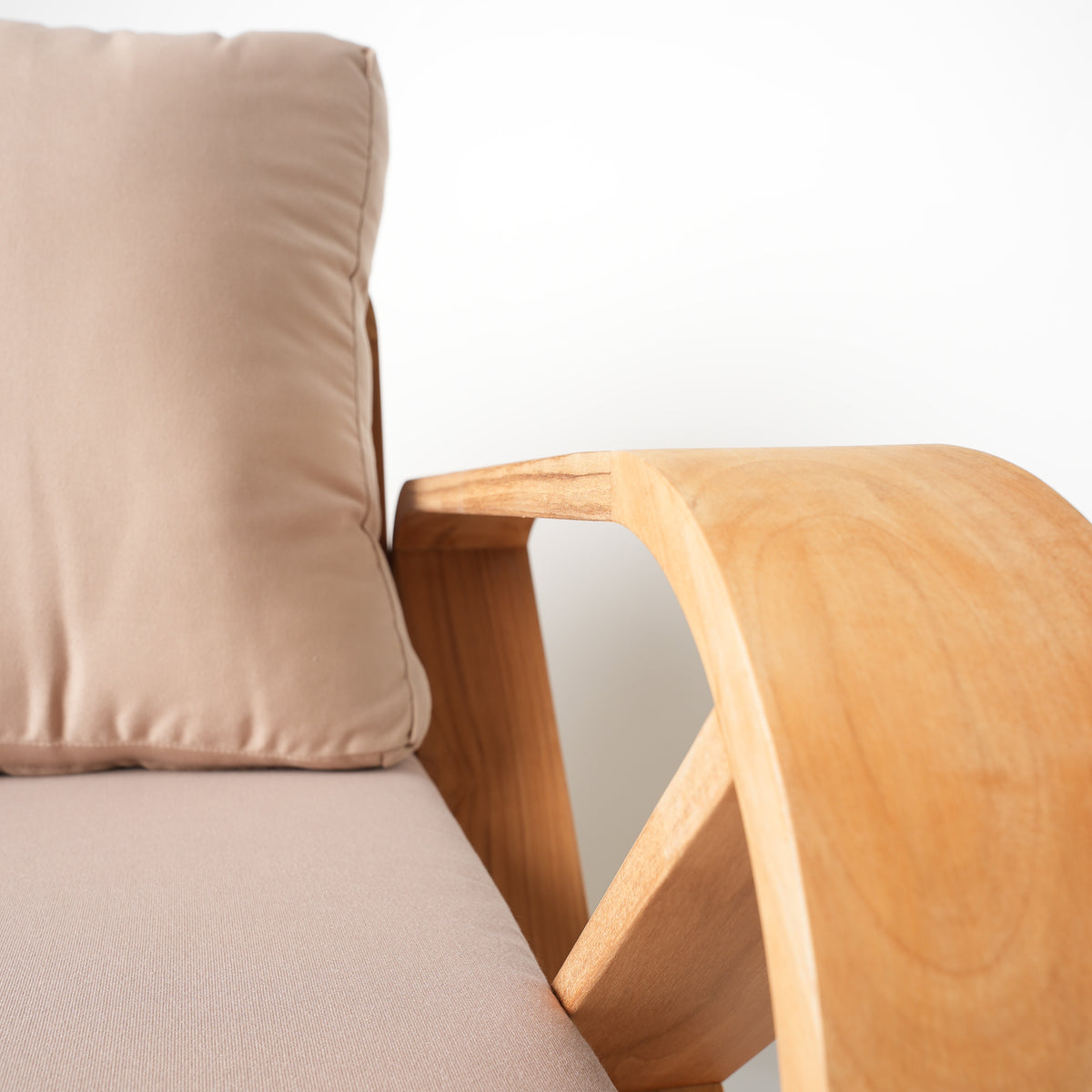 Bålamöllan – Loungestol i teak med dynor