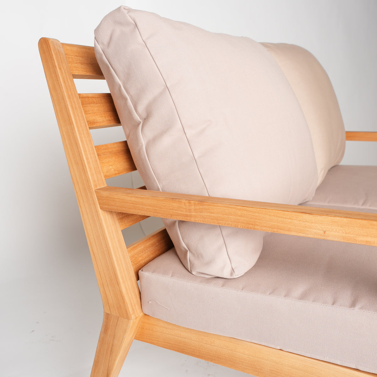 Gunnaröd – 2-Sitzer Loungesofa aus Teakholz mit Kissen