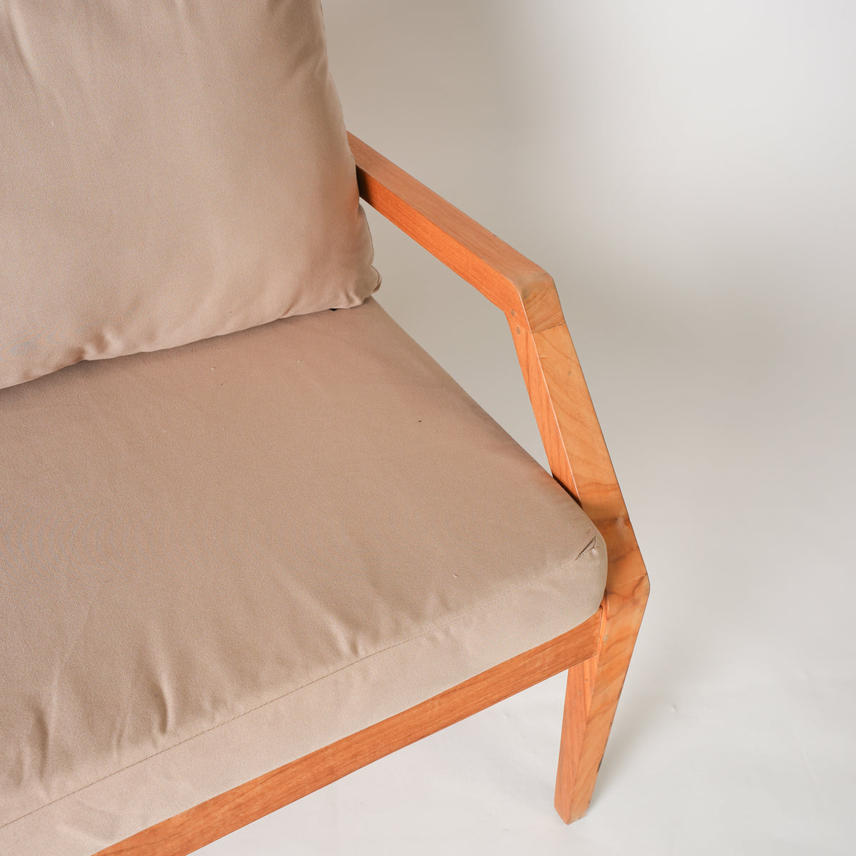 Gunnaröd – 3-Sitzer Loungesofa aus Teakholz mit Kissen