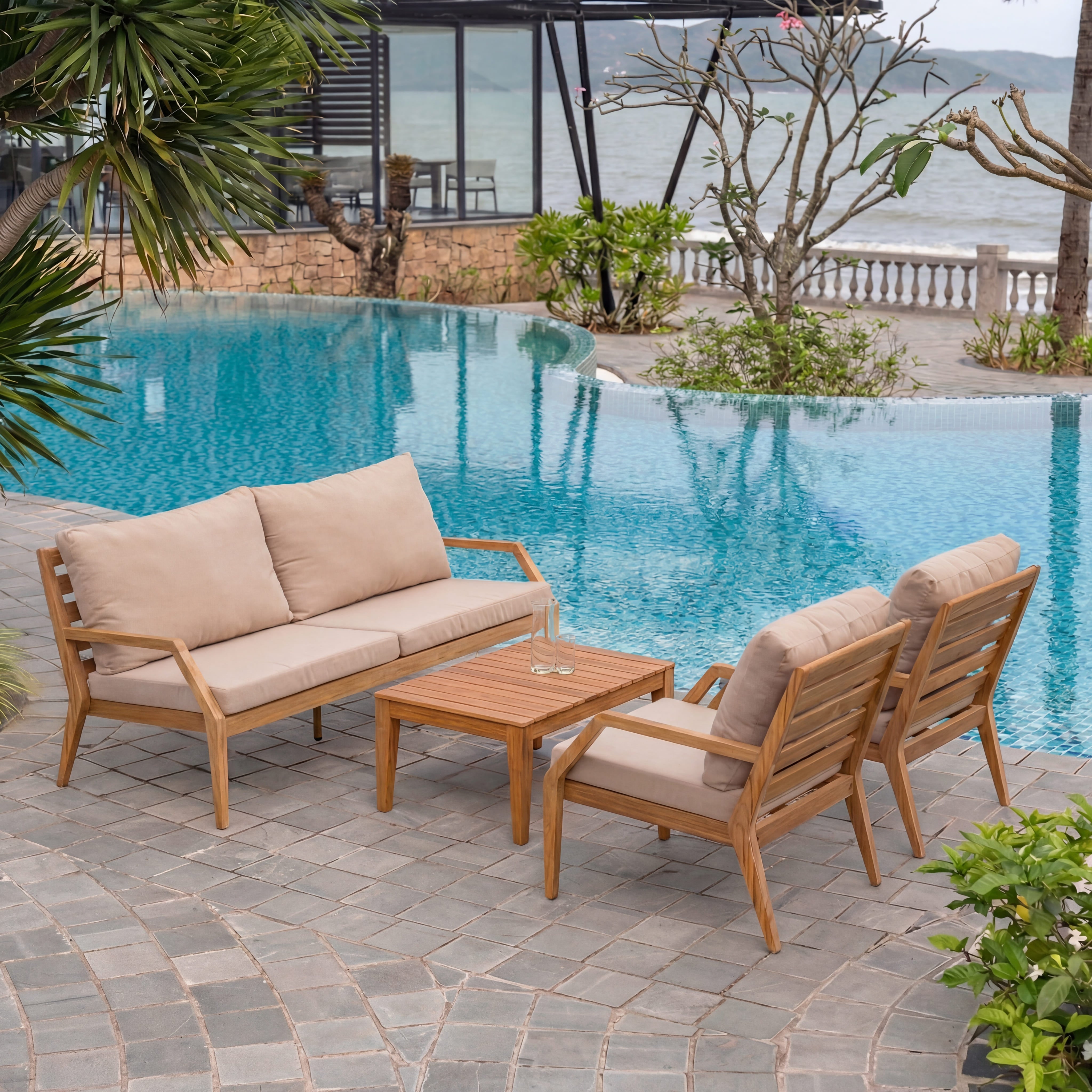 Gunnaröd – 3-sits loungesoffa i teak med dynor Stockamöllan