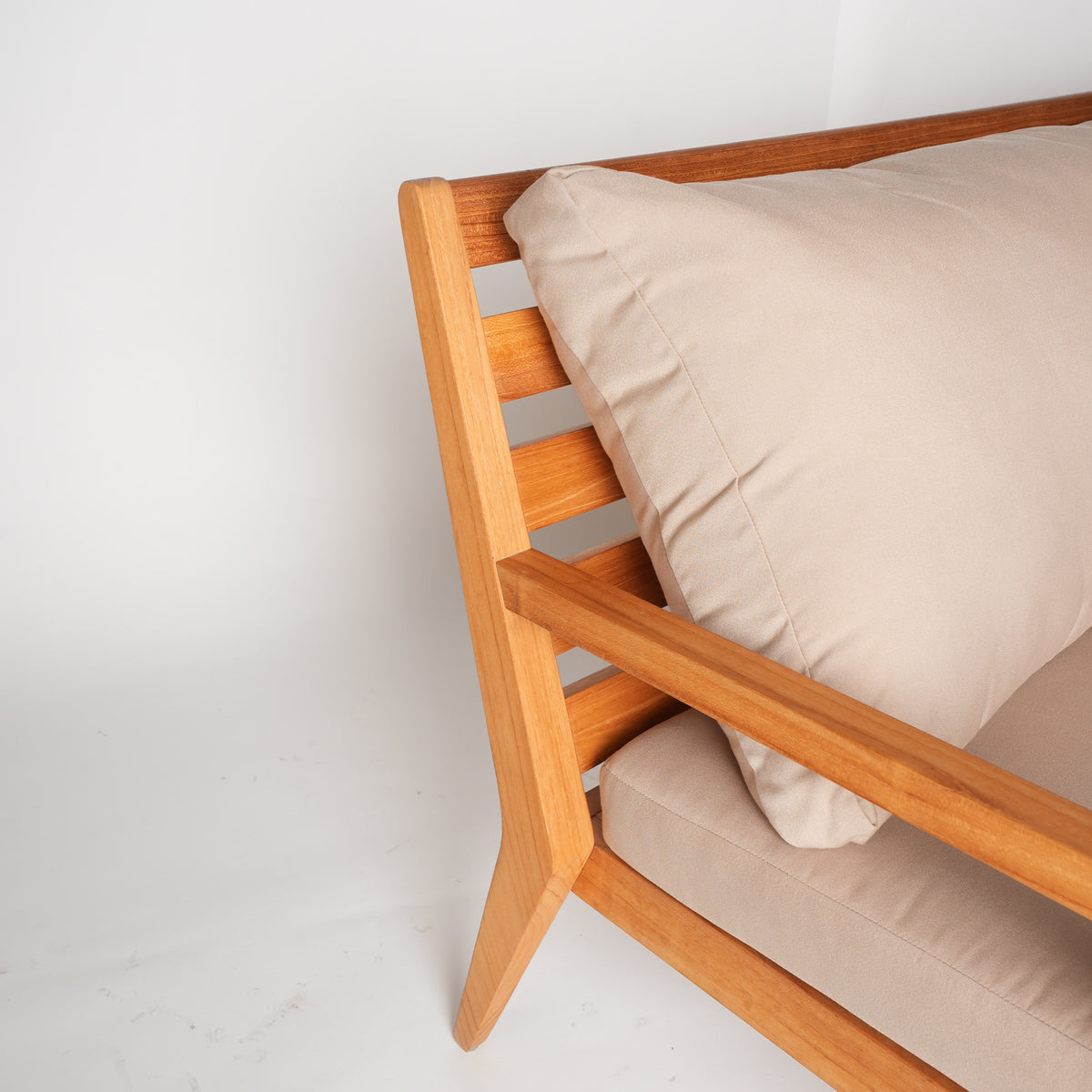 Gunnaröd – 3-Sitzer Loungesofa aus Teakholz mit Kissen
