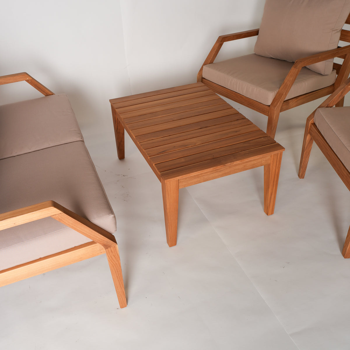 Gunnaröd – Lounge-Set aus Teakholz mit Kissen und Sitzgruppe im skandinavischen Stil