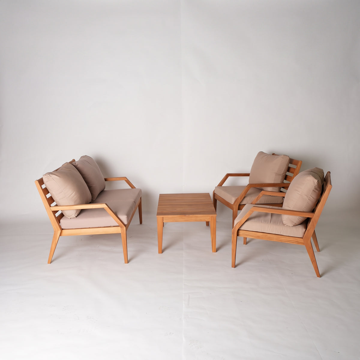 variant-only: Gunnaröd loungegrupp med beige dynor