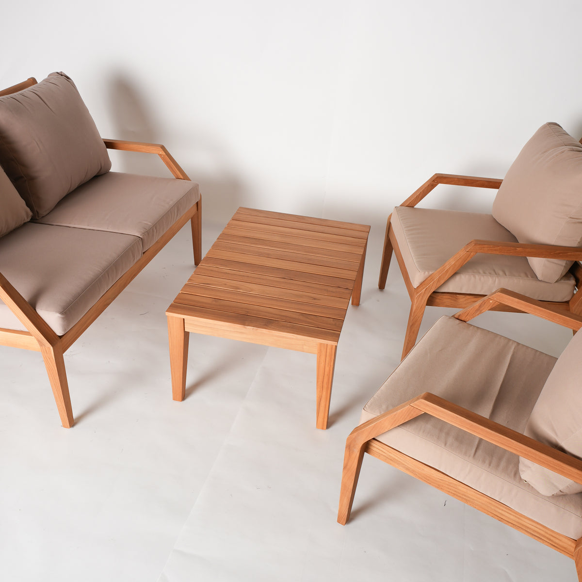 Gunnaröd – Lounge-Set aus Teakholz mit Kissen und Sitzgruppe im skandinavischen Stil