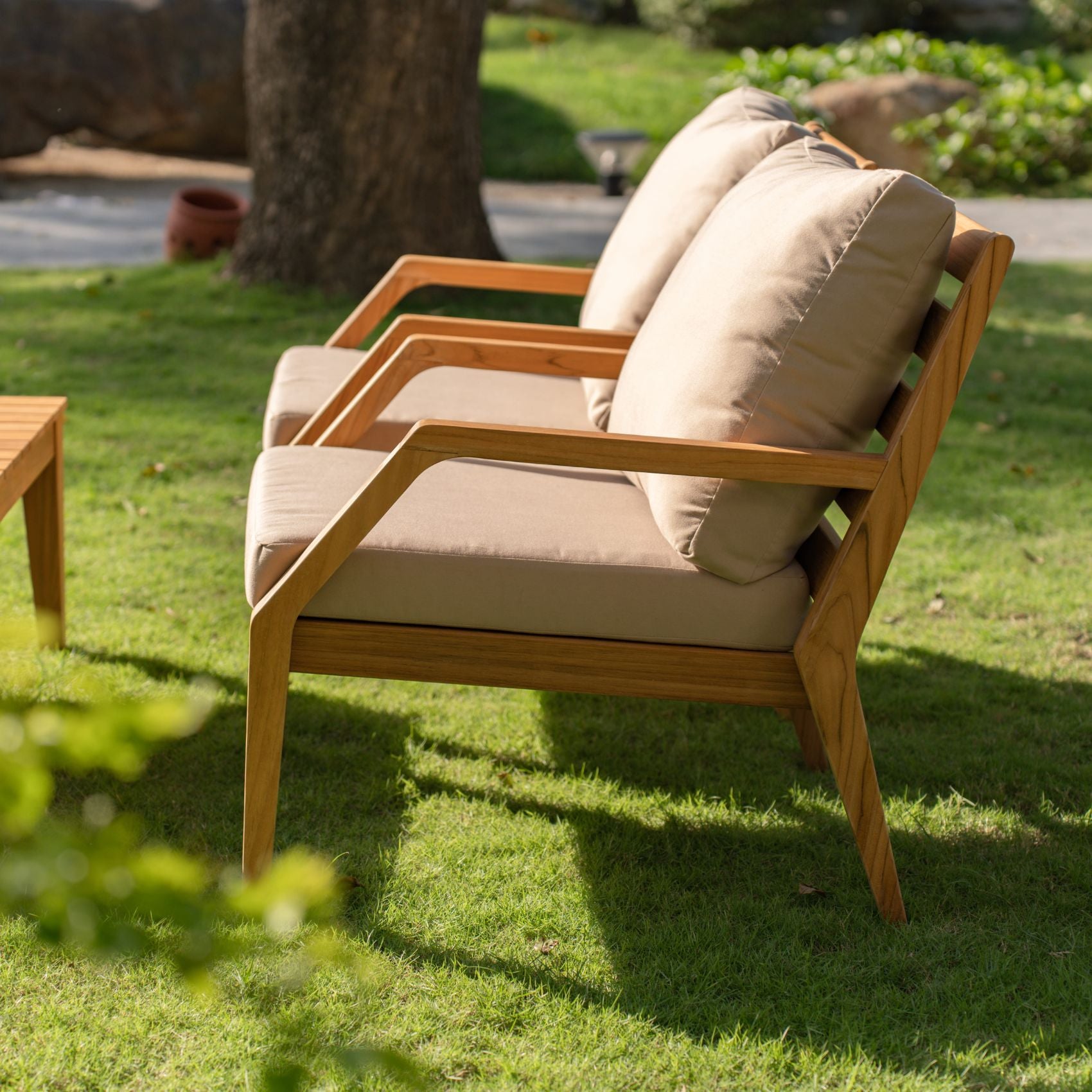 Gunnaröd – Loungestol i teak med dynor