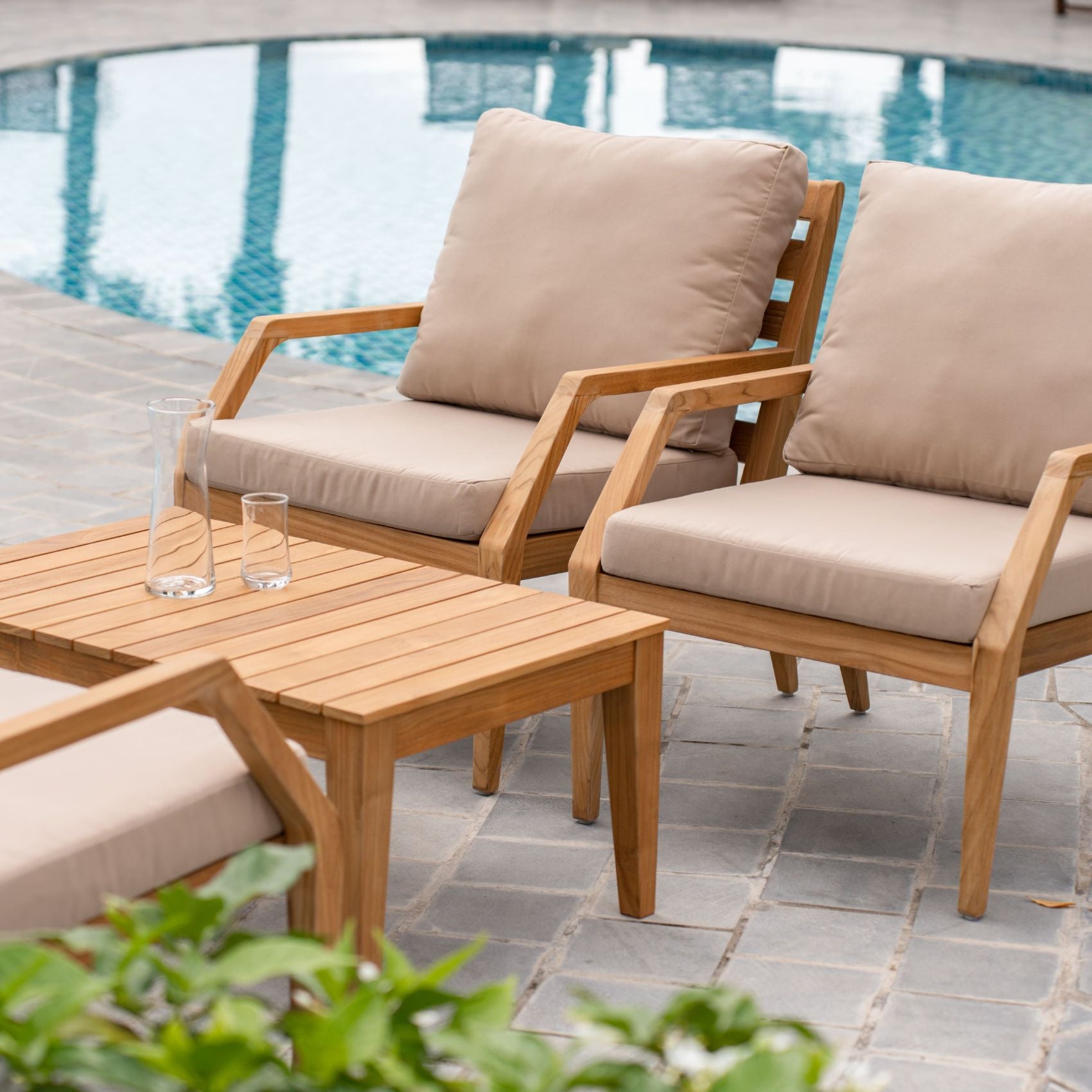 Gunnaröd – Loungestol i teak med dynor