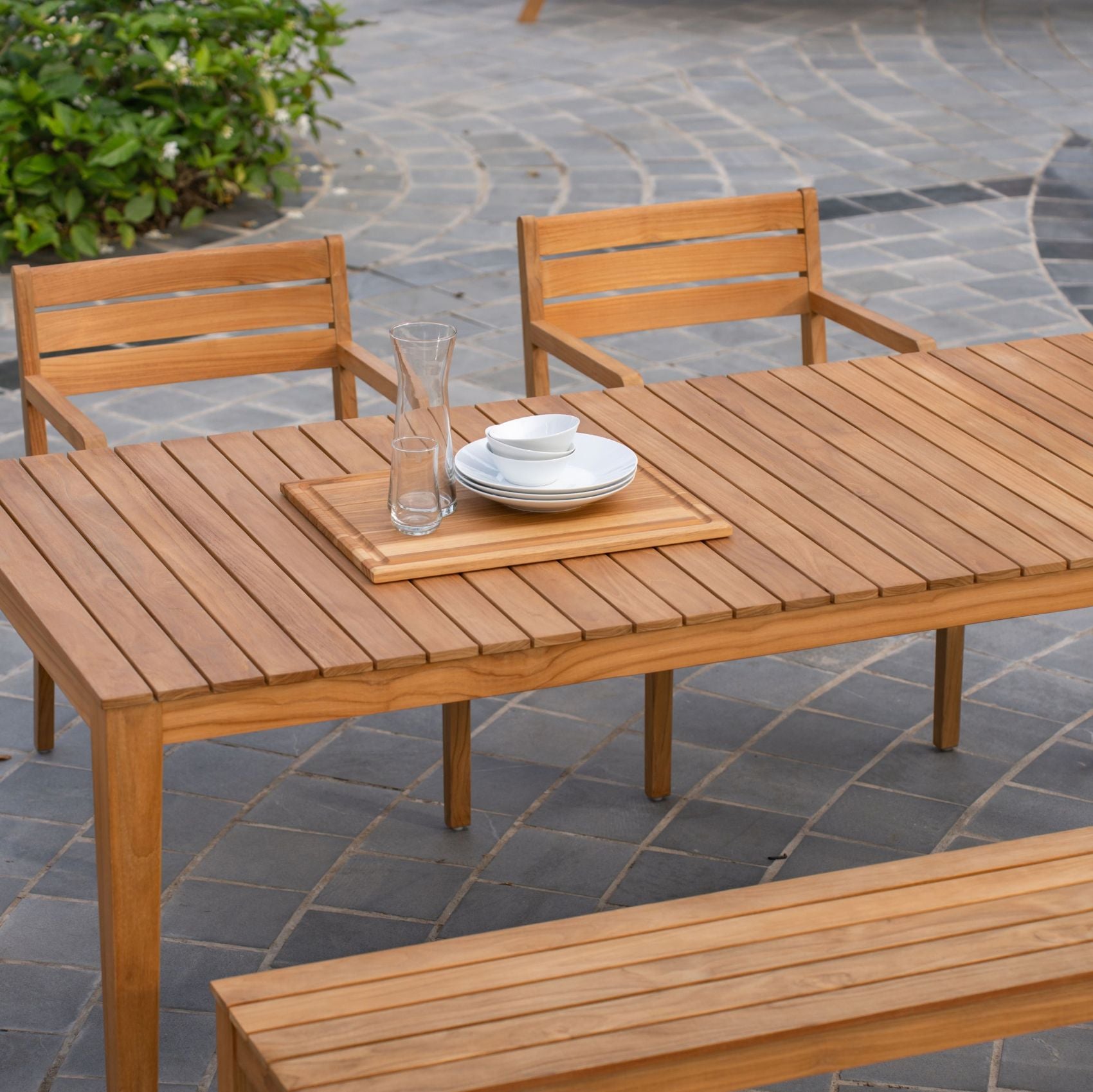 Gunnaröd – Matgrupp i teak A/B Grade med 4 stolar, bänk och sittdynor Stockamöllan