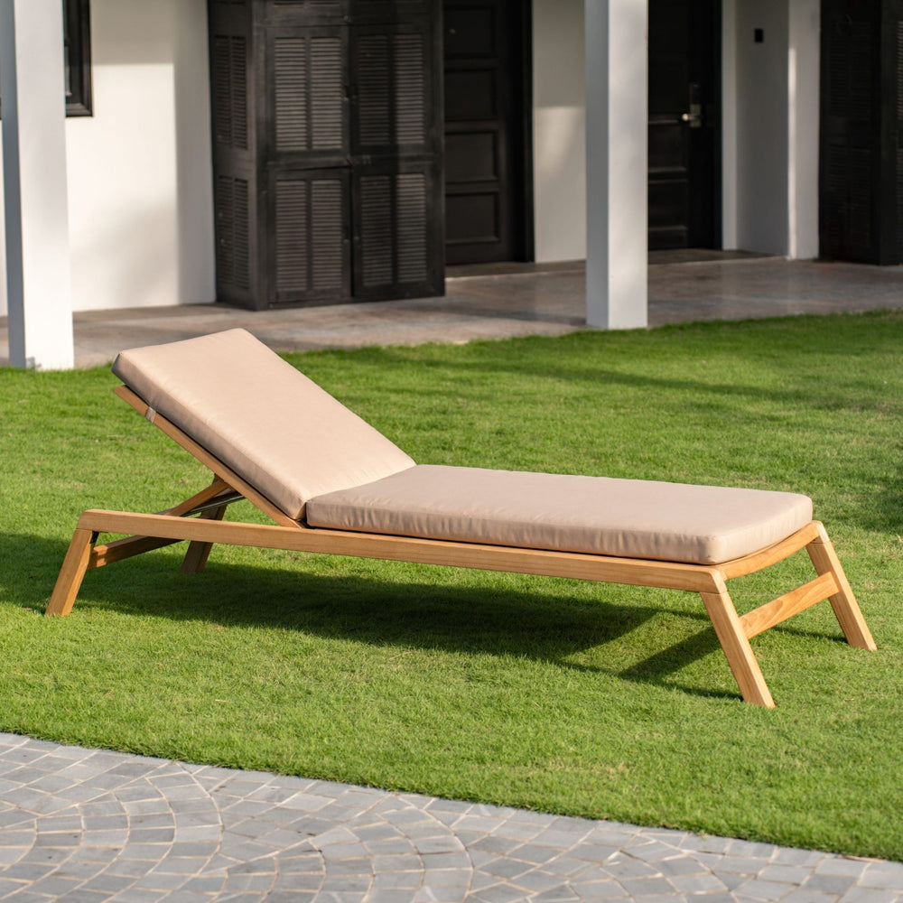 Gunnaröd – Solsäng i teak med dyna Stockamöllan SV