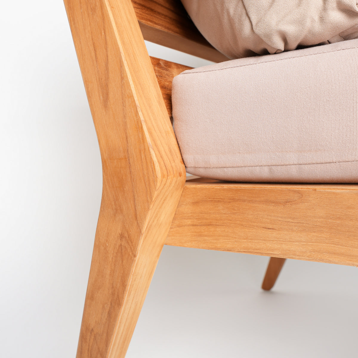 Gunnaröd – Teak lounge chair with cushions