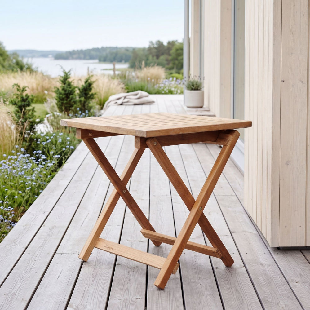 Hanö – Fyrkantigt hopfällbart sidobord i Teak A-grade Stockamöllan