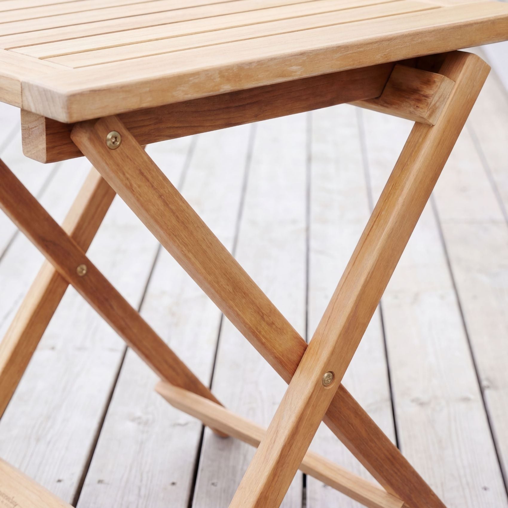 Hanö – Fyrkantigt hopfällbart sidobord i Teak A-grade Stockamöllan
