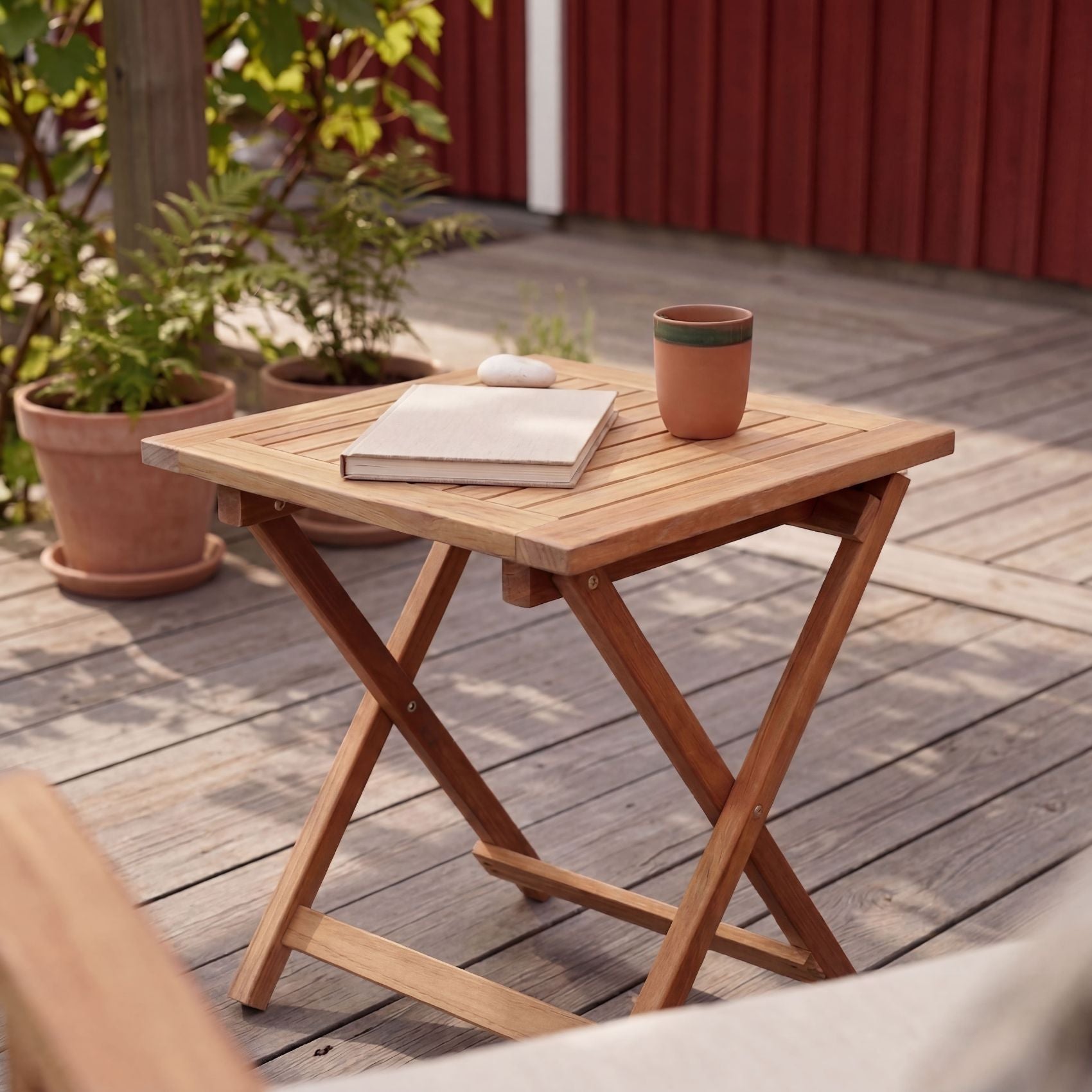 Hanö – Fyrkantigt hopfällbart sidobord i Teak A-grade Stockamöllan