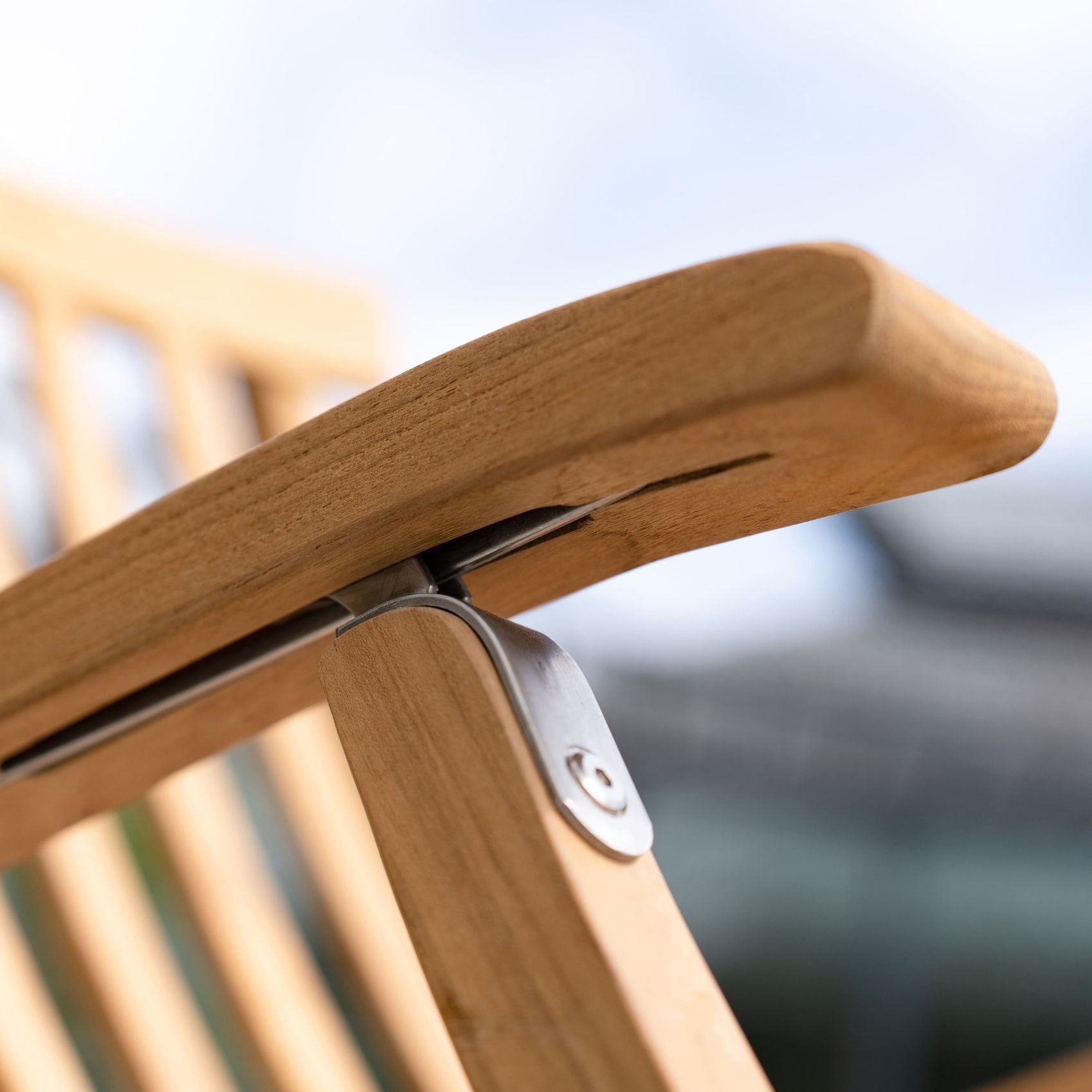 Lobby – Däckstol i Teak A-grade med bricka & regnskydd Stockamöllan
