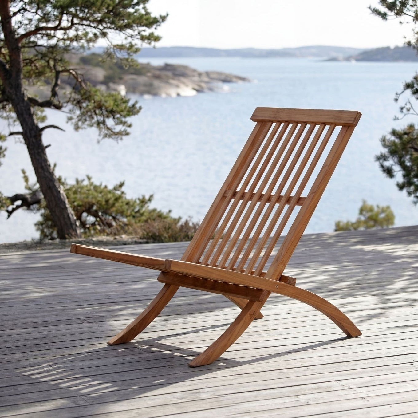 Muskö – Loungestol i Teak A-grade & mässingsdetaljer Stockamöllan