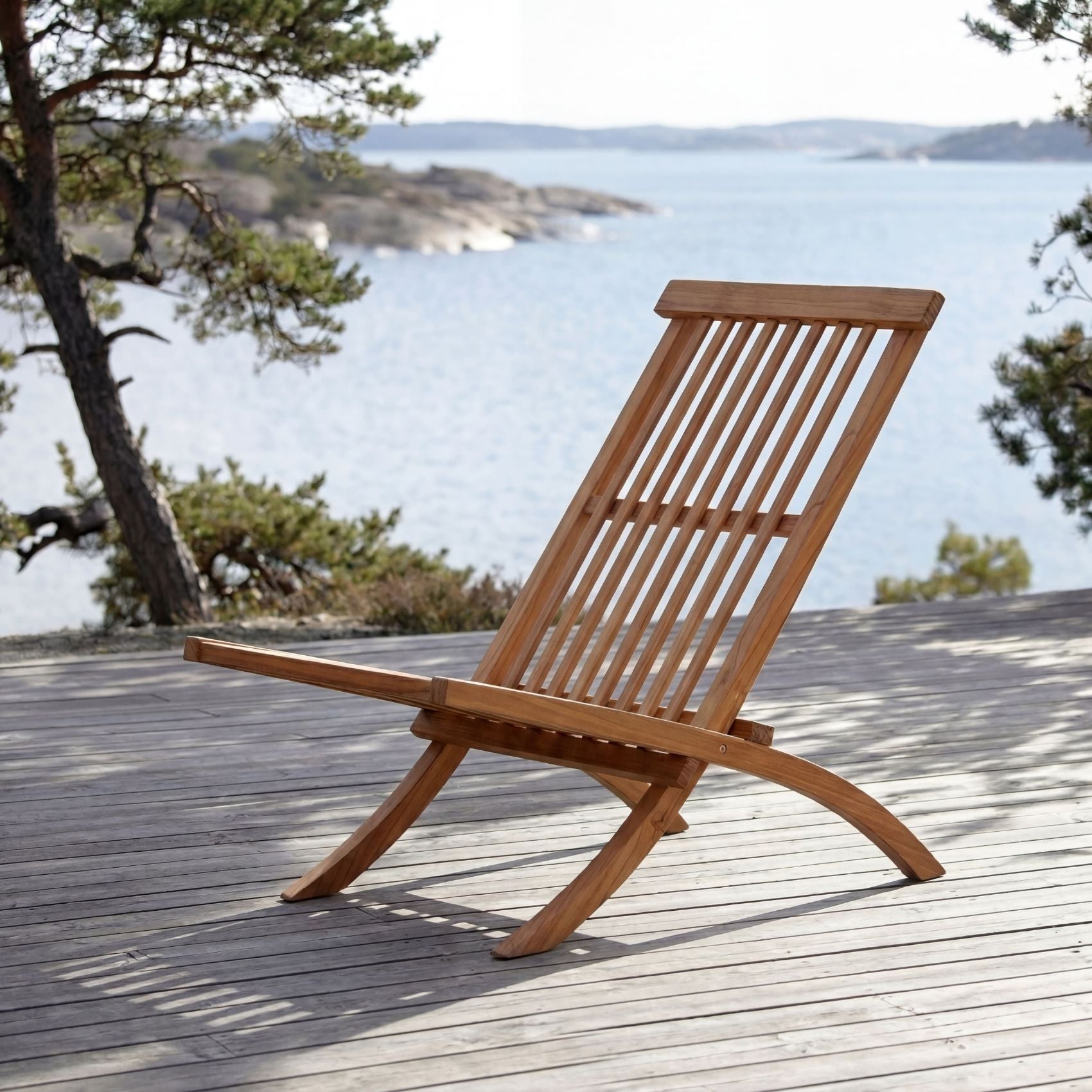 Muskö – Loungestol i Teak A-grade & mässingsdetaljer Stockamöllan