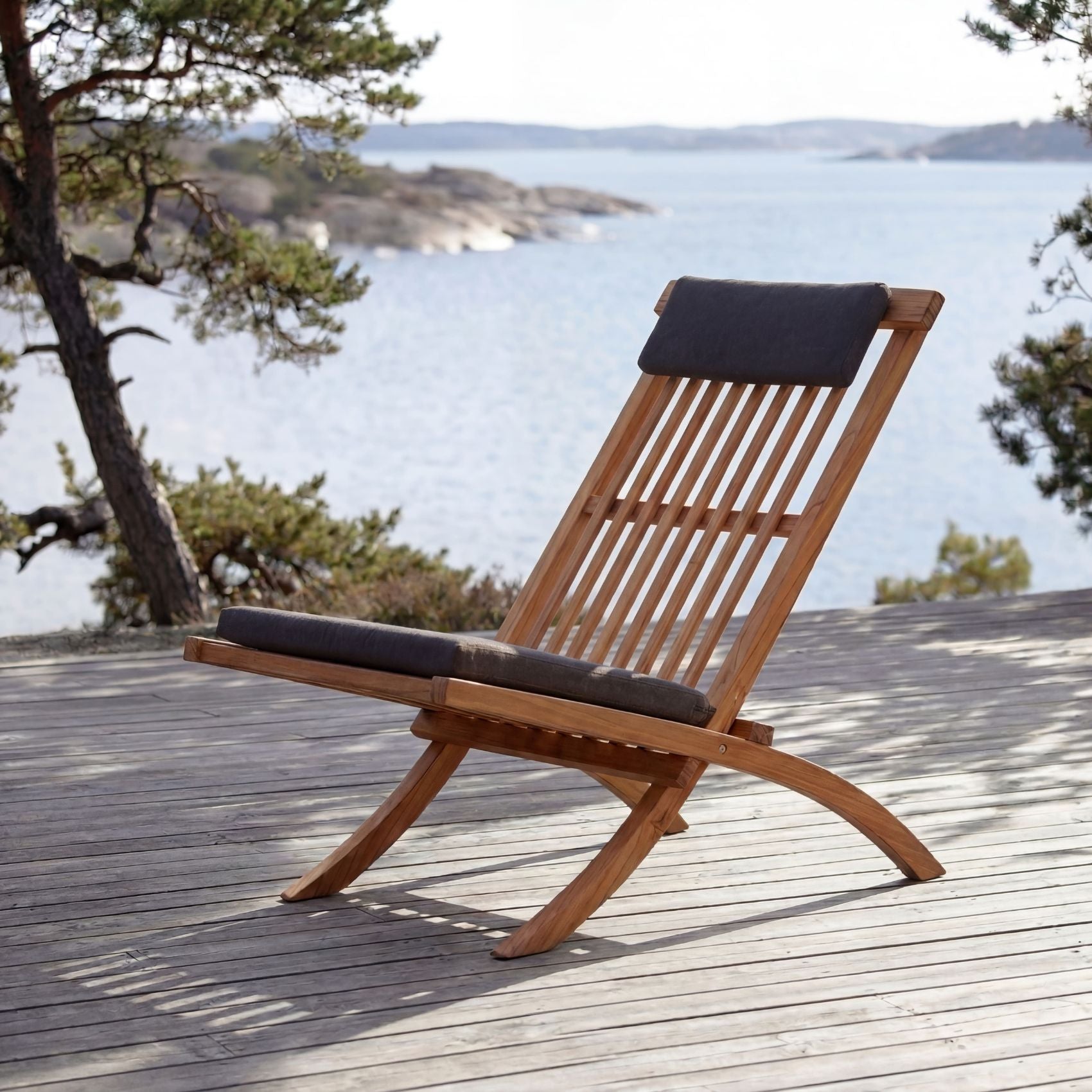 Muskö – Loungestol i Teak A-grade & mässingsdetaljer Stockamöllan