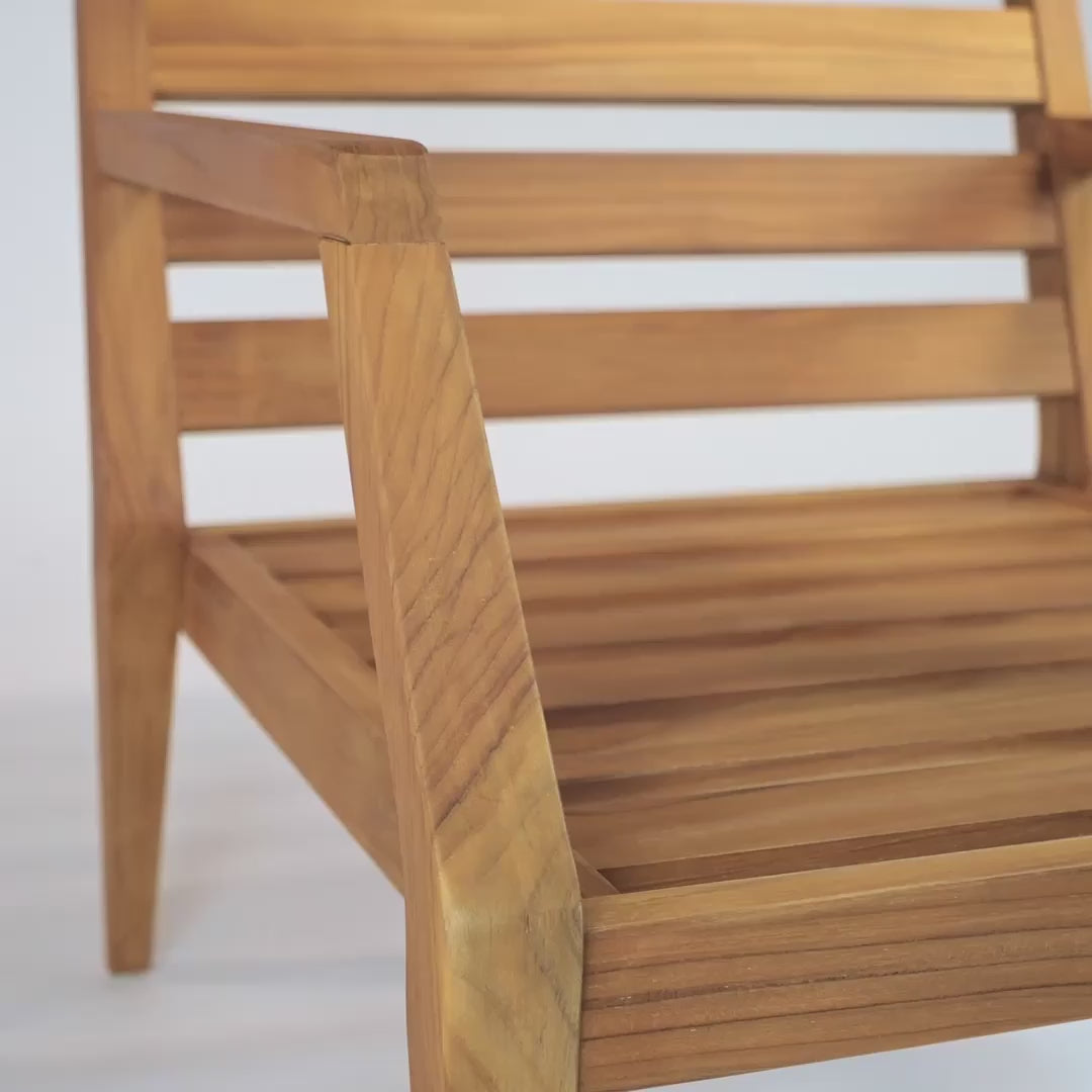 Video laden: Gunnaröd – Lounge-Sessel aus Teakholz mit Polstern